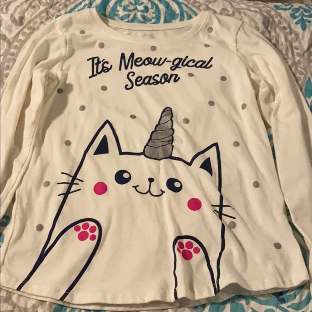White T-shirt long sleeve